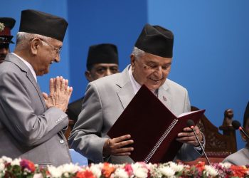 एमालेले लगायो सांसदलाई ‘ह्वीप’