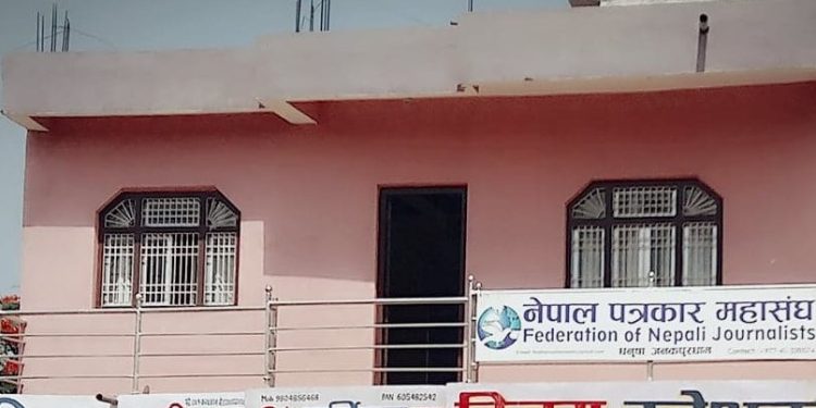 धनुषामा पत्रकारहरूको स्वास्थ्य परीक्षण गर्दै प्रेस स्वतन्त्रता दिवस मनाइँदै