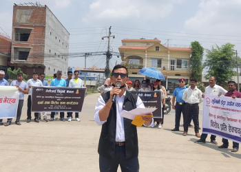 भैरहवा विमानस्थलको गेटमा व्यवसायीको धर्ना