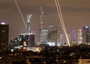 इजरायल र इरानमा को हो शक्तिशाली ?