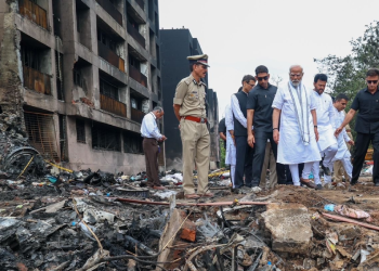 दुर्घटनास्थलमा पुगे भारतीय प्रधानमन्त्री मोदी
