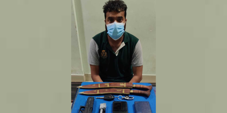 चालु अवस्थाको पेस्तोलसहित भारतीय युवक पक्राउ