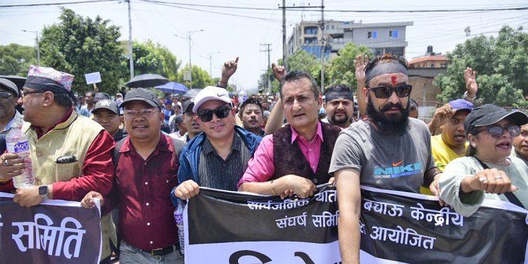 माइतीघर–बानेश्वर खण्डमा यातायात व्यवसायीको प्रदर्शन
