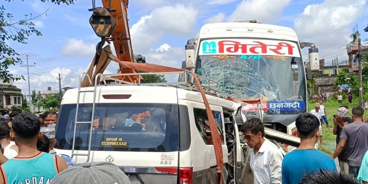 चितवनमा सवारी दुर्घटना हुँदा सात जनाको मृत्यु