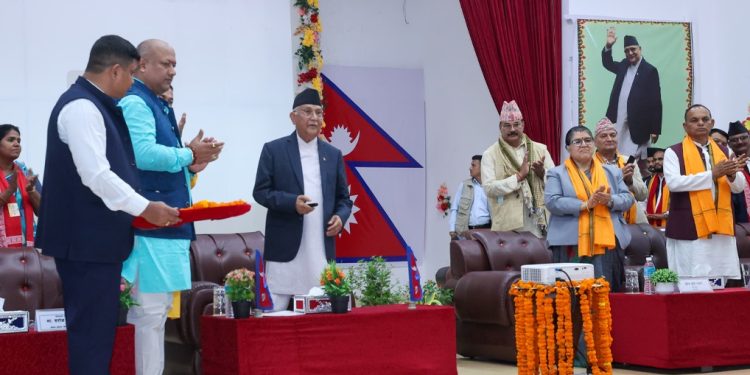 प्रधानमन्त्रीले गरे मधेसका ६४ सडक शिलान्यास