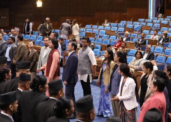 संसद बैठक : रास्वपाका सांसद वेल घेरामा