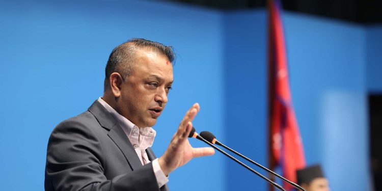 प्रधानमन्त्रीलाई आग्रह, मन्त्री गुप्तालाई बर्खास्त गरोउ : सासंद थापा