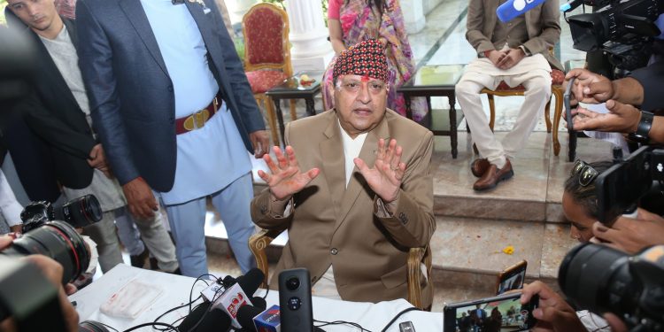 यो समय नेपाल र नेपालीका लागि प्रार्थना गर्ने समय हो : पूर्वराजा शाह
