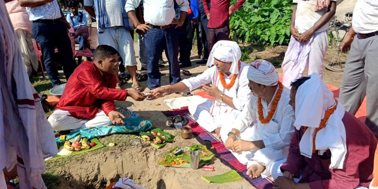मन्त्री यादवको पहलमा कुर्था वाटिका चौक–तपनपुर सडक खण्डको शिलान्यास