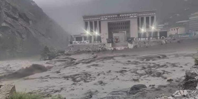 रसुवामा बाढीमा १८ जना बेपत्ता, ९ जनाको उद्धार