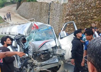 बस र माइक्रोबस ठोक्किएमा ११ जना घाइते