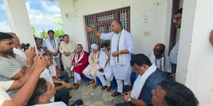 बन्द आयोजना संचालनमा ल्याउन मन्त्री यादवको  स्थलगत निरिक्षण