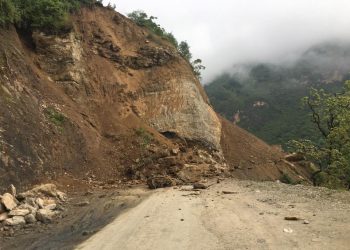 अवरुद्ध रहेको काठमाडौँ–मन्थली सडक एकतर्फी यातायात सञ्चालनमा