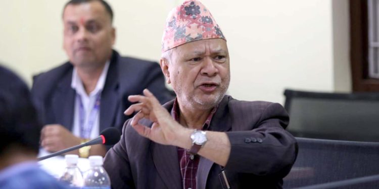 निजी विद्यालयले पूर्ण छात्रवृत्ति दिनुपर्ने : शिक्षामन्त्री