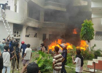 प्रचण्डको घरमा प्रदर्शनकारीले गरे आगजनी