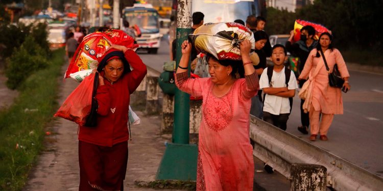 दशैंमा घर फर्केनेहरूको भिडभाड देखिन थाले