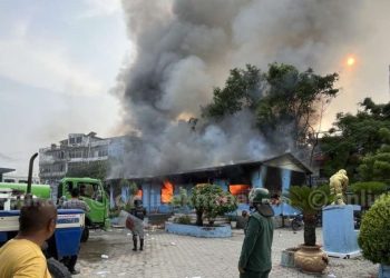 इटहरी उपमहानगरको कार्यालयमा जेनजीद्धारा आगजनी