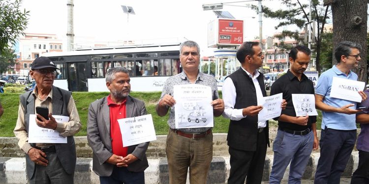 सामाजिक सञ्जाल प्रतिबन्धविरुद्ध पत्रकारहरू उत्रिए सडकमा