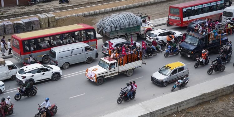 जेनजी आन्दोलनमा ज्यान गुमाएकाहरुको सामूहिक शवयात्रा निकाल्दैं