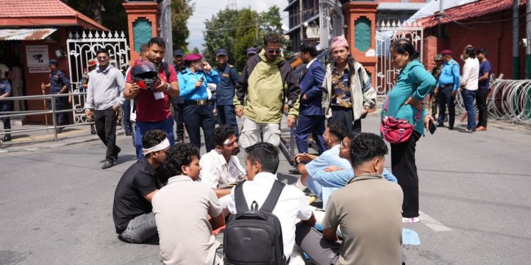 जेनजी आन्दोलनका घाइतेहरू धर्नामा