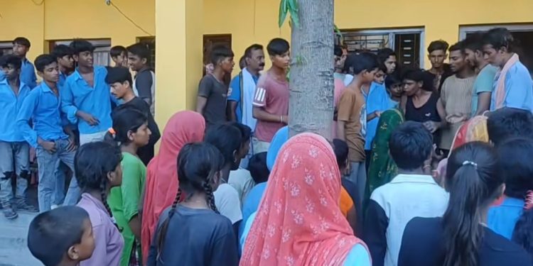 महोत्तरीमा विद्यालयको खाजामा छेपारो भेटिएपछि ६० विद्यार्थी अस्पतालमा भर्ना