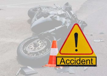 फलामको रेलिङमा मोटरसाइकलको ठक्करले तीन जना घाइते