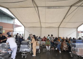 अन्तर्राष्ट्रिय विमानस्थलमा यात्रुहरुको भीड