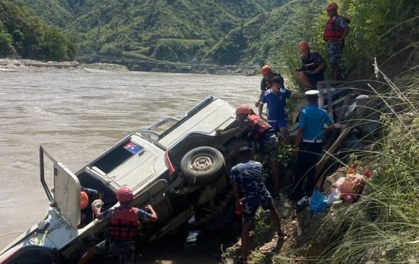सिन्धुलीमा पिकअप भ्यान दुर्घटना हुदा १३ जना घाइते