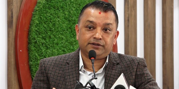 सरकारको सामाजिक सञ्जाल बन्द गर्ने निर्णय गलत : गगन थापा