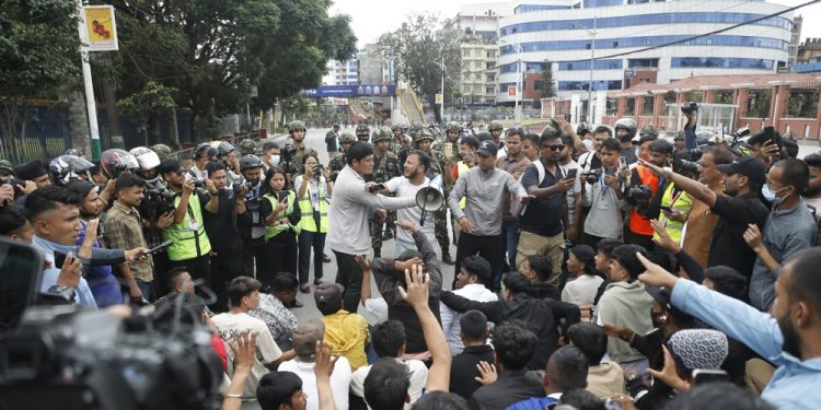 जेनजी र हर्क साम्पाङ समर्थक बिच झडप