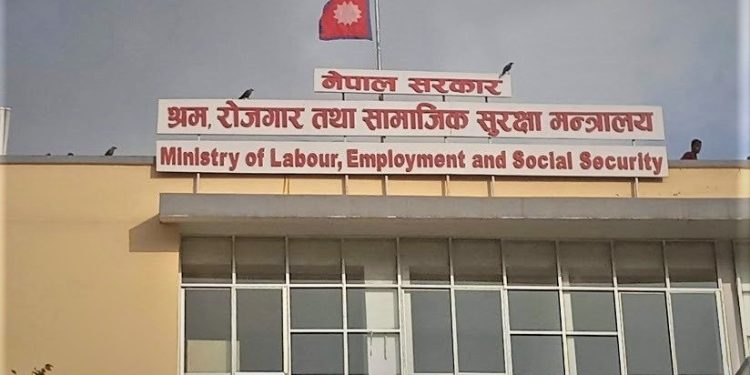 श्रम मन्त्रालयको डिजिटलाइजेसन : मान्छे होइन, प्रणाली दौडिने