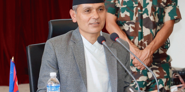 उच्च मनोबलका साथ काममा खटिन ट्राफिक प्रहरीलाई गृहमन्त्रीको निर्देशन