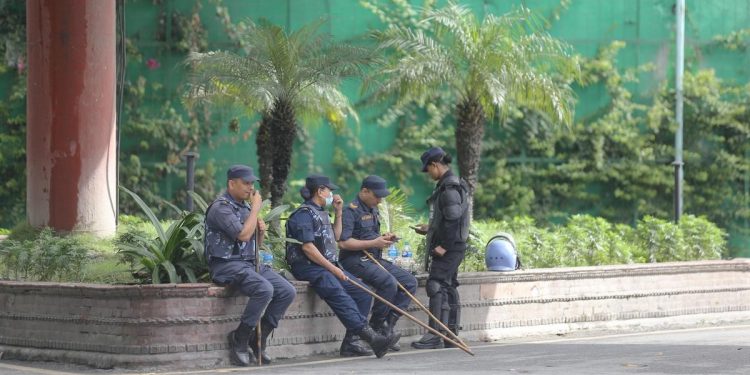 काठमाडौँको सडकमा प्रहरी पुनः ड्युटीमा