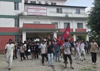 मुख्यमन्त्री कार्यालयमा प्रवेश गरे प्रदर्शनकारी