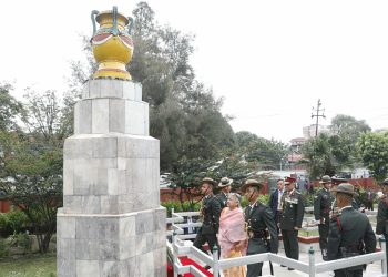 प्रधानमन्त्री कार्कीले शहीद स्मारकमा माल्यार्पण