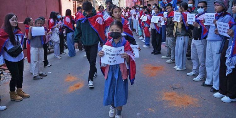 ‘शहीदहरूको रगत नबिर्स’ खबरदारी गर्दै जेनजी समूहहरु प्रदर्शनमा