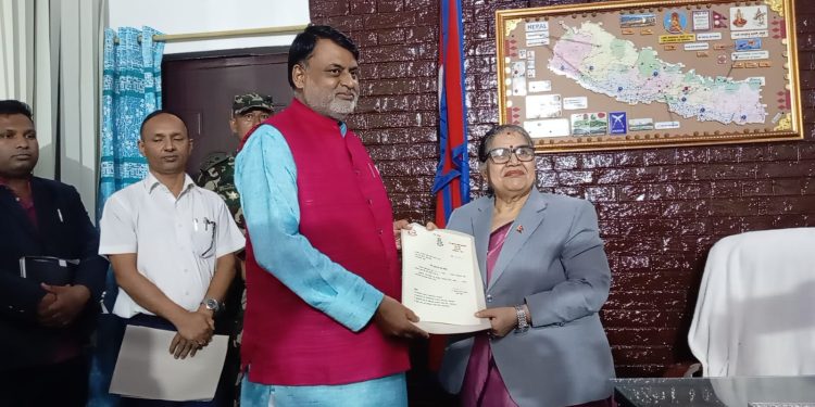 राजनीतिक रस्साकसपछि सोनल बने मुख्यमन्त्री, जनमतभित्र फुट