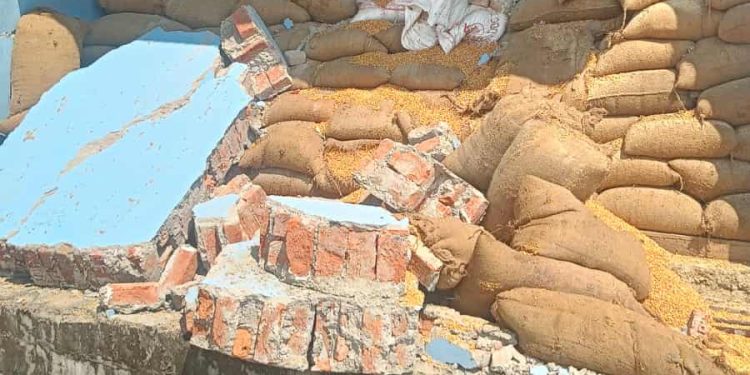 दाना उद्योगको पर्खाल भत्किँदा ३ जनाको मृत्यु