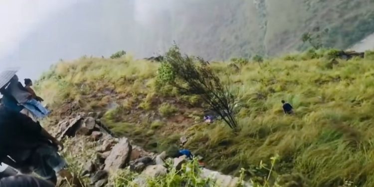 पाँचथरको डाँडाबाट बोलेरो खस्दा ४ जनाको मृत्यु