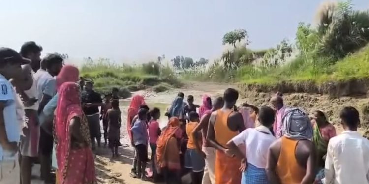 सर्लाहीमा माटोको ढिस्को खस्दा चारको मृत्यु