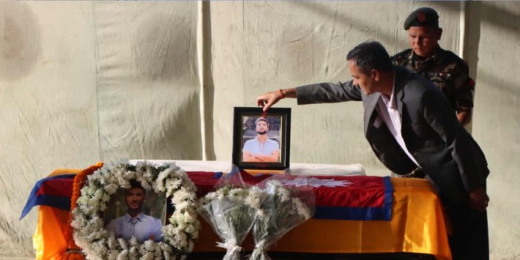 विपिनको पार्थिव शरीरमा श्रद्धाञ्जली अर्पण