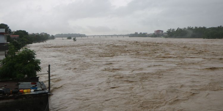 आज ३४ जिल्लामा बाढीको जोखिम, १७ वटामा ‘एल्लो अलर्ट’