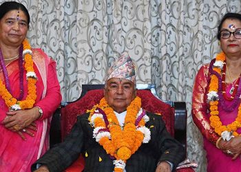 बहिनीहरूको हातबाट राष्ट्रपति पौडेलले लगाए तिहारको टीका