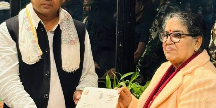 सिन्धुलीको होटलमा गोप्य शपथ: सरोज यादव नयाँ मुख्यमन्त्री