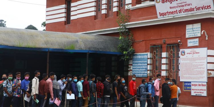 राहदानी विभागमा सक्रिय ८ बिचौलिया प्रहरीको नियन्त्रणमा