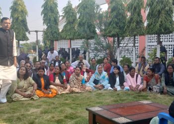 कर्मचारी नआएपछि उपसभामुखले प्रांगणमै चलाइन् प्रदेशसभा बैठक