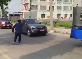 विराटनगरमा बस्नेतविरुद्ध नाराबाजी, रङ मिसिएको बेलुनले प्रहार
