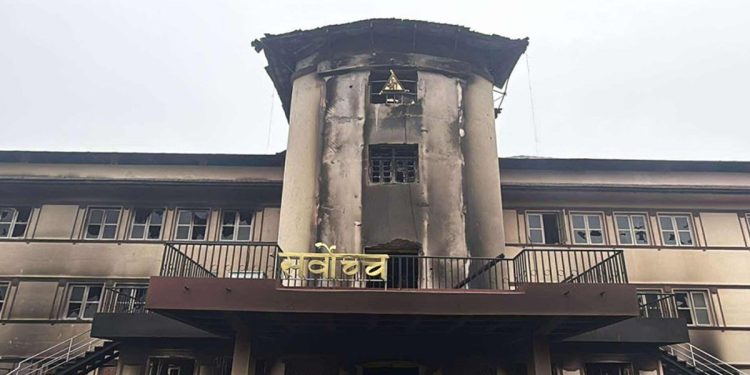 सर्वोच्च र काठमाडौं जिल्ला अदालतले दिए प्रहरीमा जाहेरी