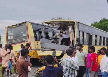 तमिलनाडुको शिवगंगामा दुई बस ठोक्किँदा ११ जनाको मृत्यु