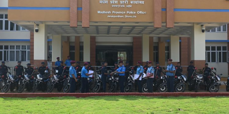 असुली र धाकधम्कीको आरोपपछि मधेशका ३१ घुमुवा प्रहरी जिम्मेवारीबाट मुक्त